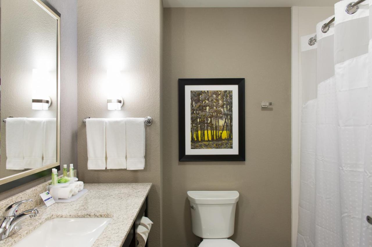 Holiday Inn Express And Suites Madison Central By Ihg Экстерьер фото