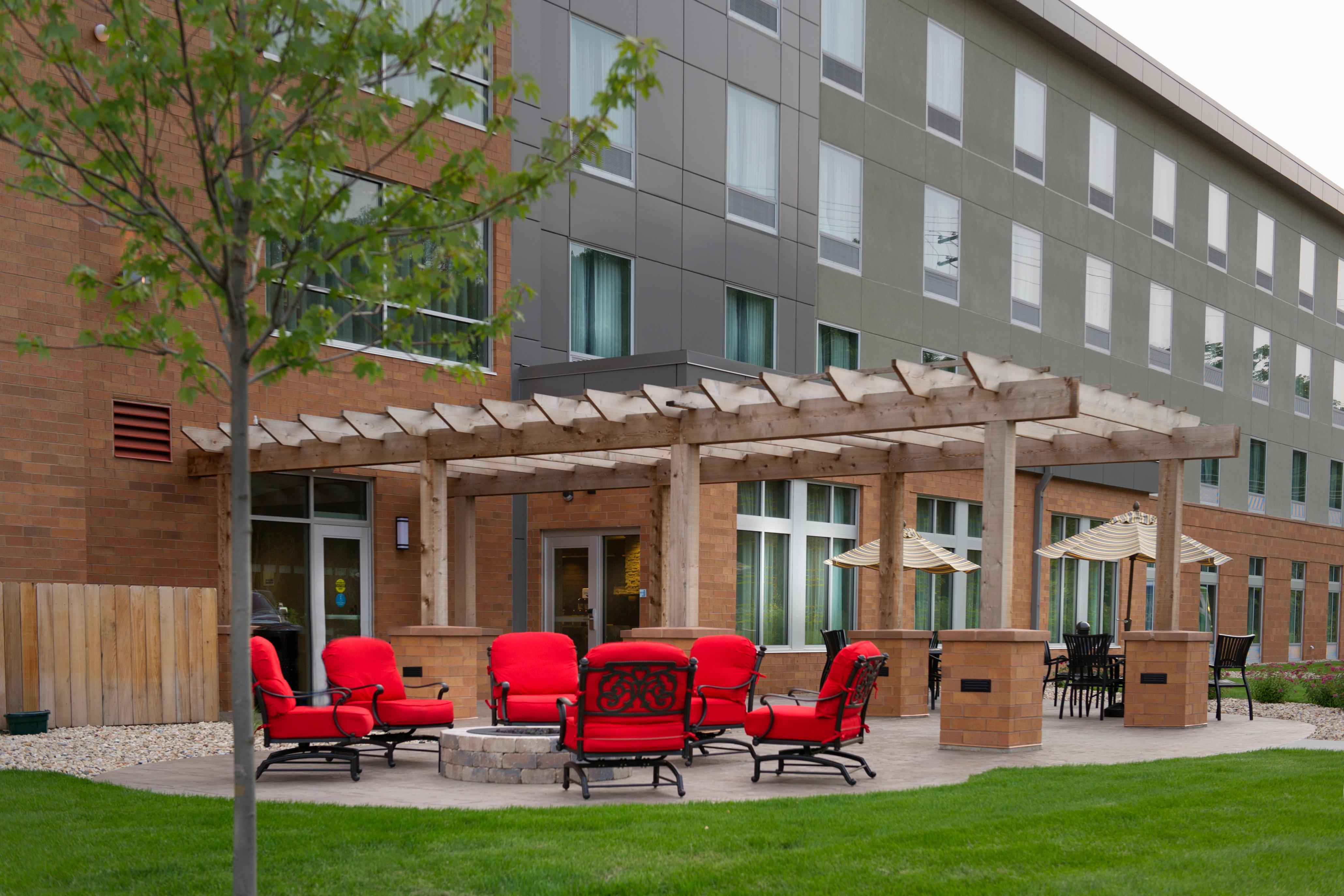 Holiday Inn Express And Suites Madison Central By Ihg Экстерьер фото
