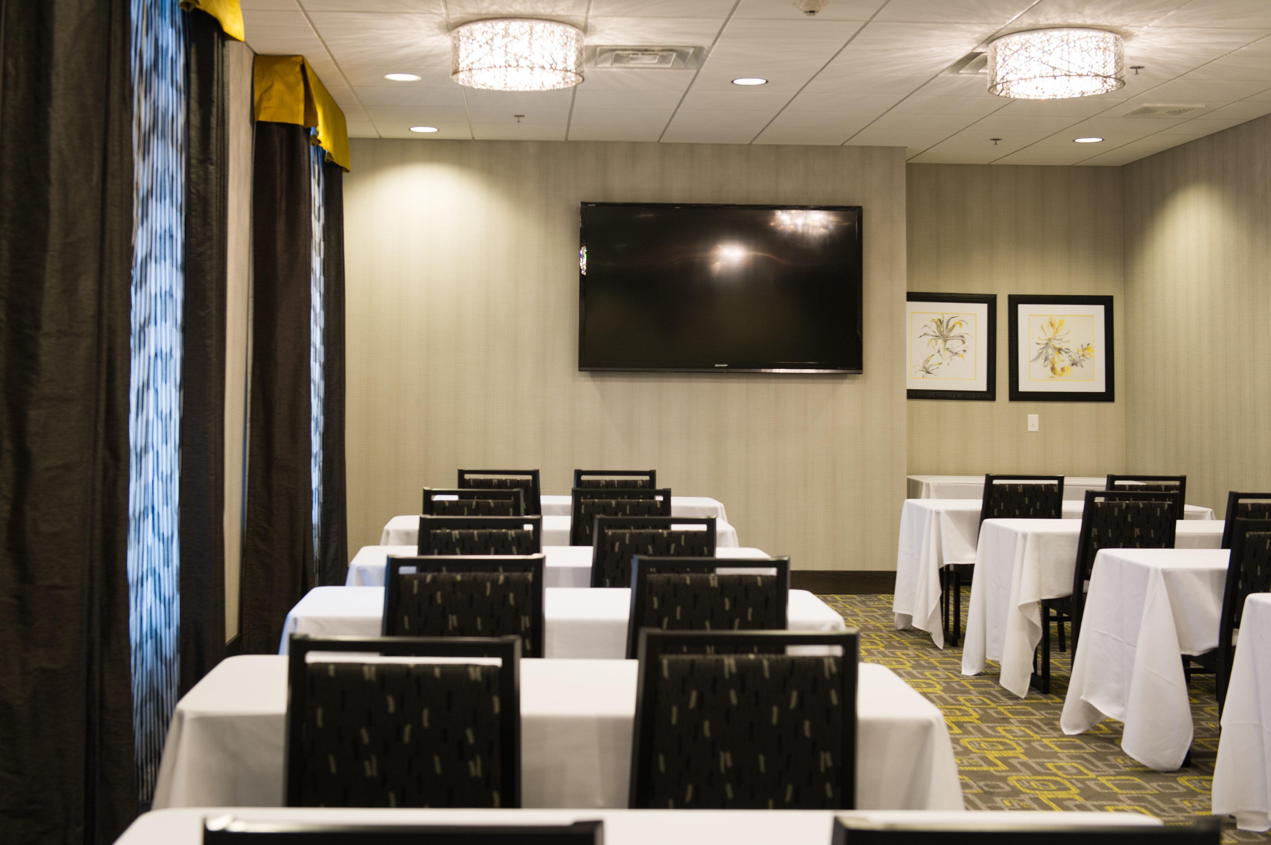 Holiday Inn Express And Suites Madison Central By Ihg Экстерьер фото