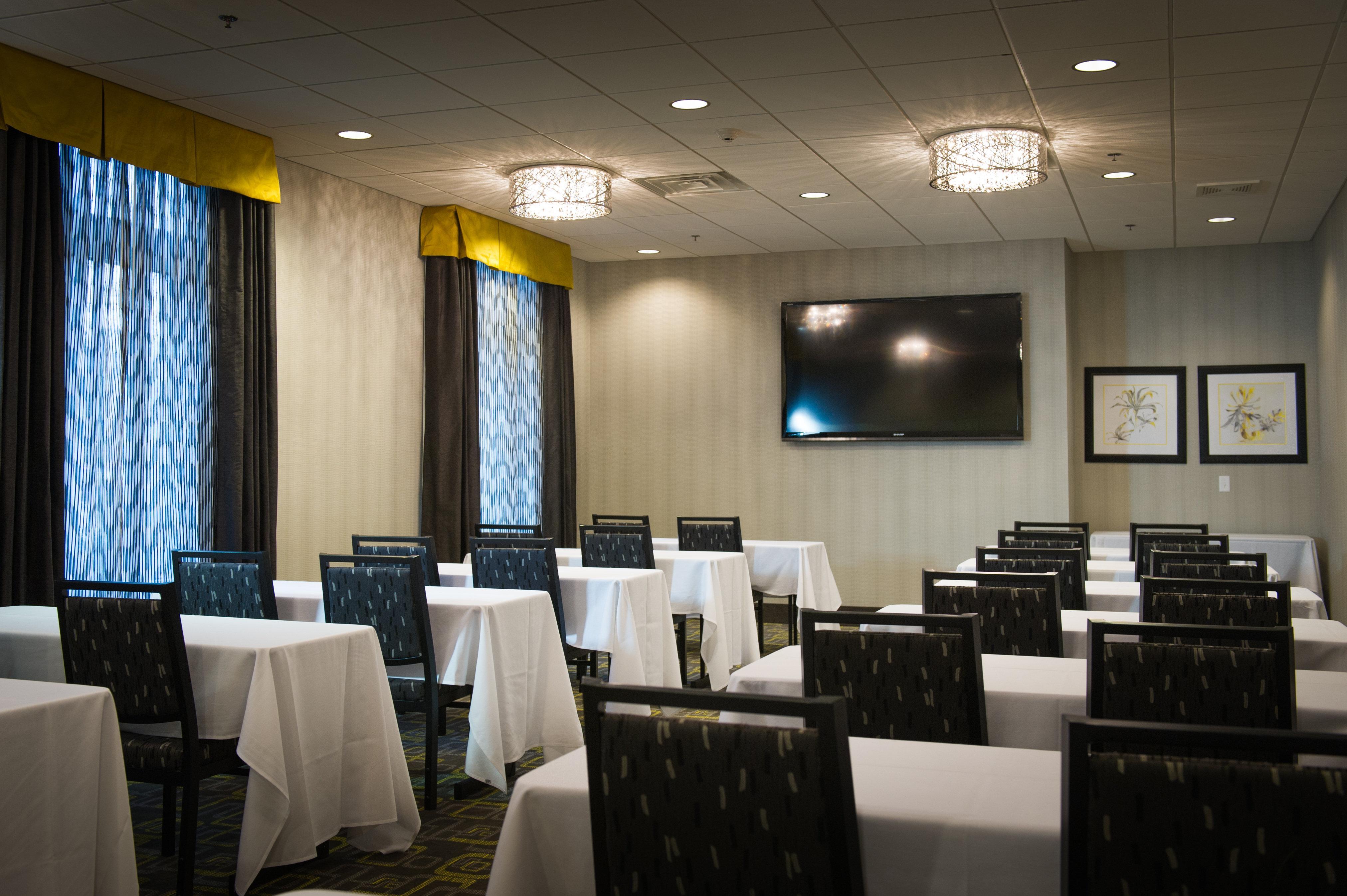 Holiday Inn Express And Suites Madison Central By Ihg Экстерьер фото