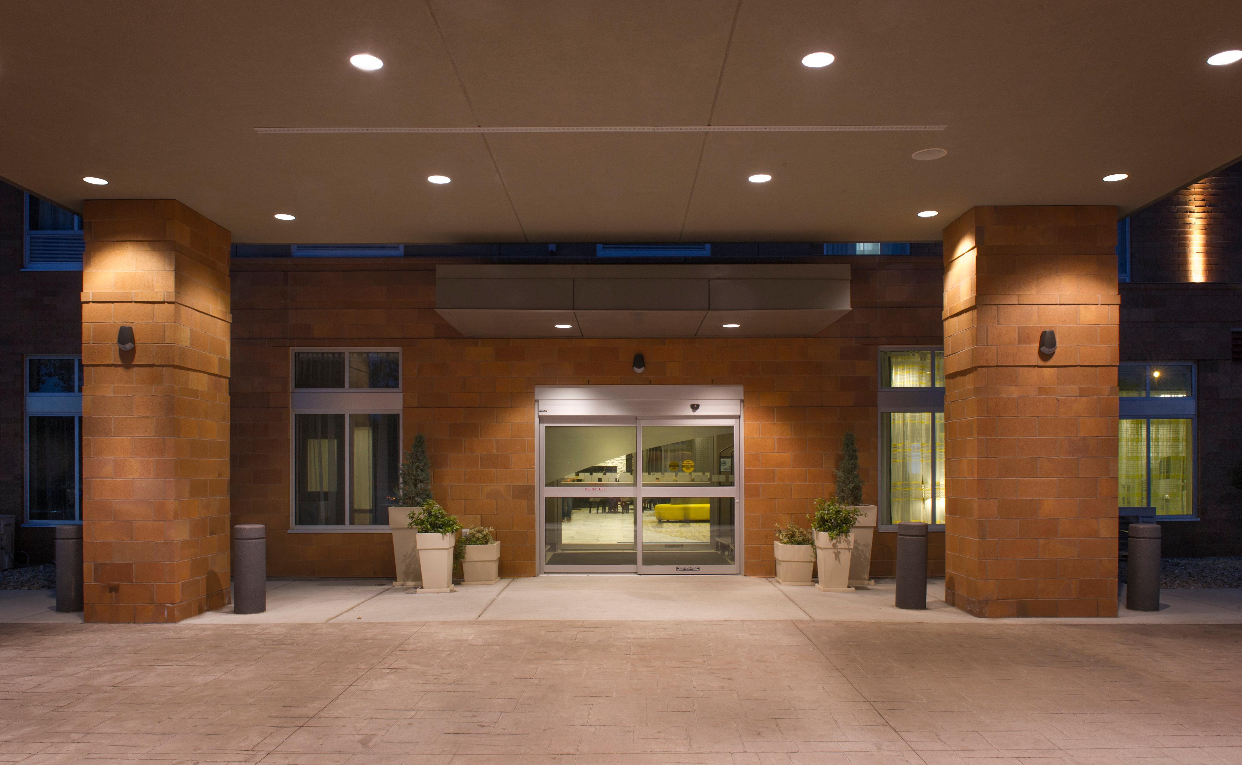 Holiday Inn Express And Suites Madison Central By Ihg Экстерьер фото